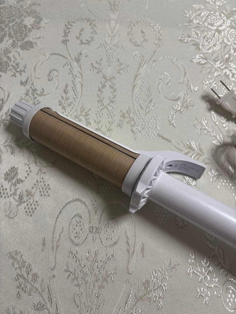 絹女 KINUJO カールアイロン 38mm 動作確認済み 美品 絹女 KINUJO カールアイロン 38mm/32mm/26mm｜正規販売店Torenn