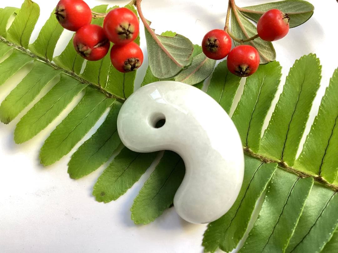 ✳️最後の1個 極上ラベンダー 糸魚川翡翠勾玉 お身近に本物の御守り石