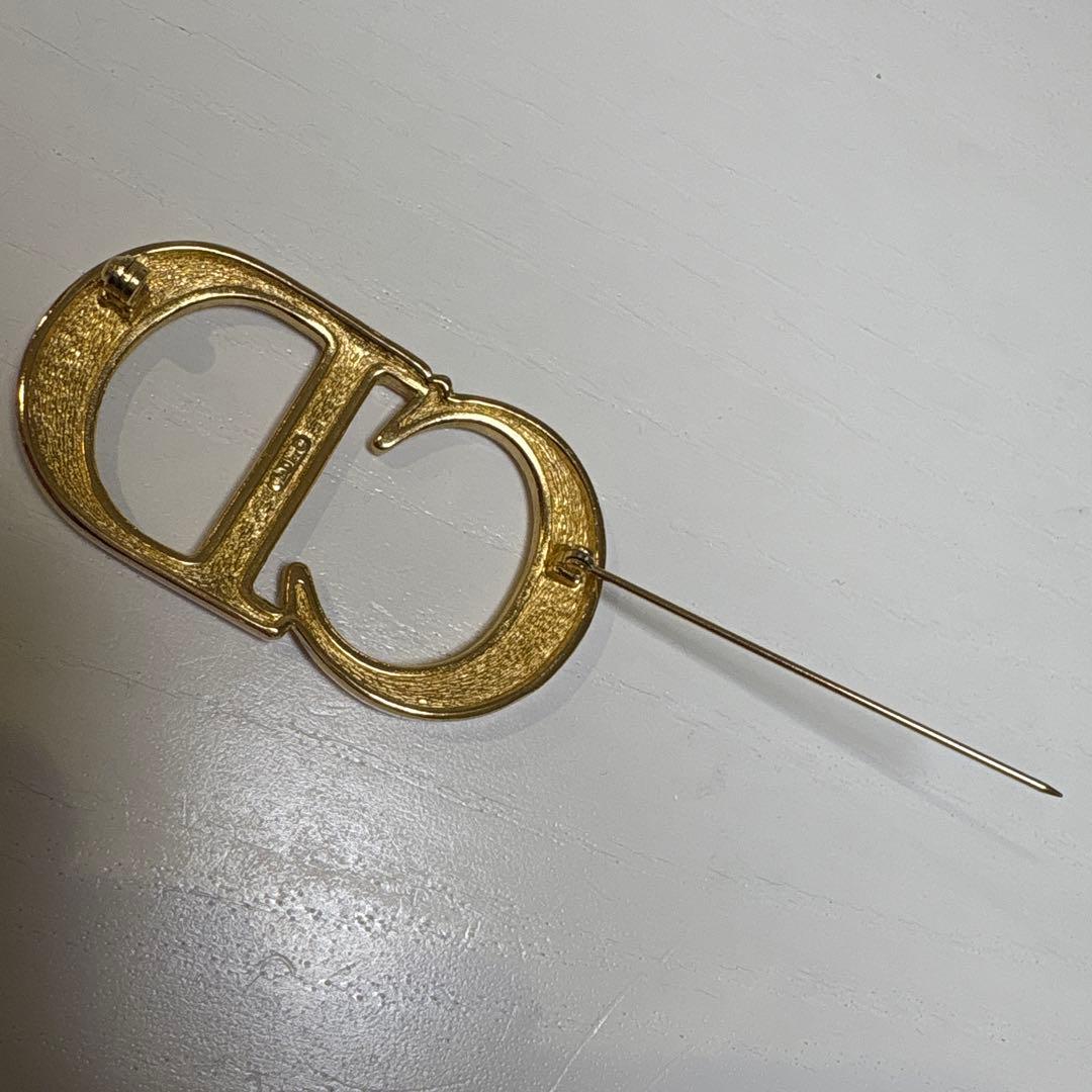 ChristianDior⭐︎CDロゴブローチ⭐︎クリスタル⭐︎美品の通販はau