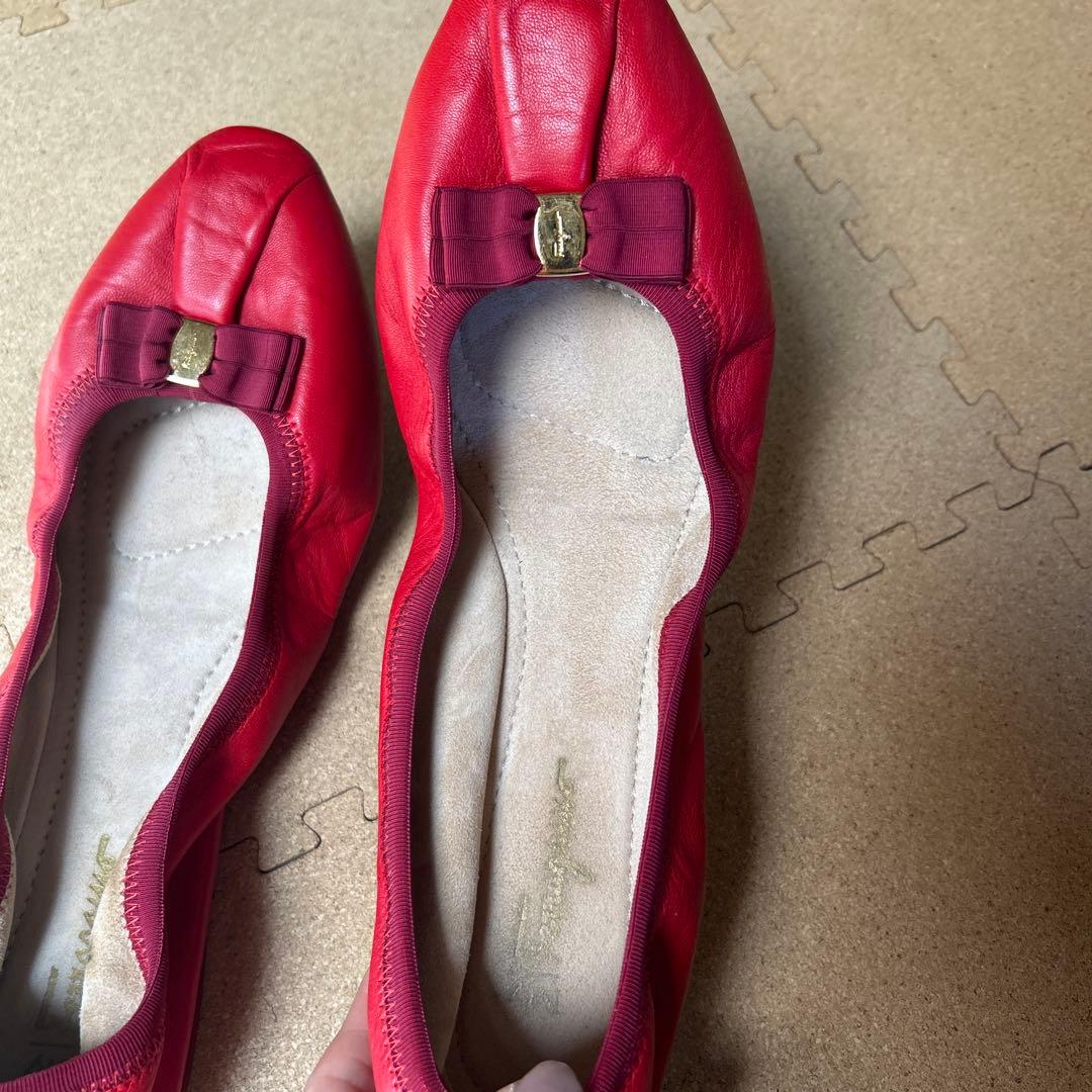 【フェラガモ】フラットシューズ　赤　25.5cm