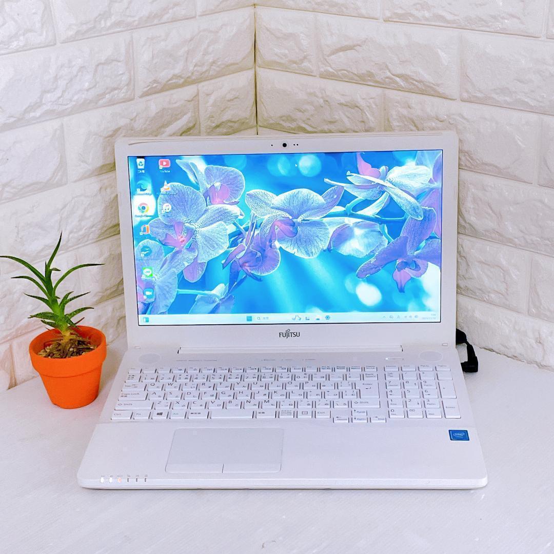 富士通 Windows11 ノートパソコン 大画面でYouTube ノートPC