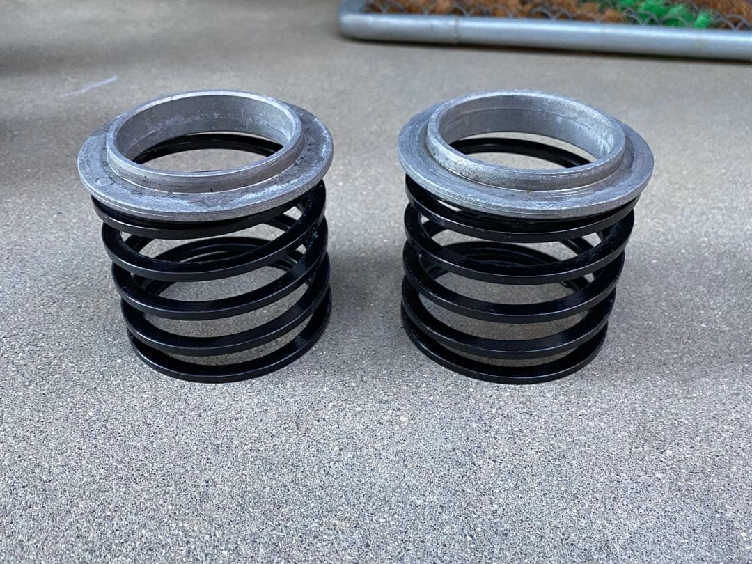 HKS ヘルパースプリングセット自由長70mm Amazon | HKS ヘルパースプリングセット 自由長70mm バネレート：4.7N