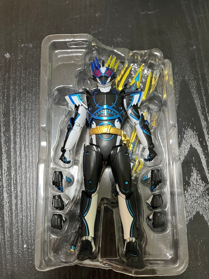 S.H.フィギュアーツ 仮面ライダーデュランダル 輸送箱付き 伝票跡有り