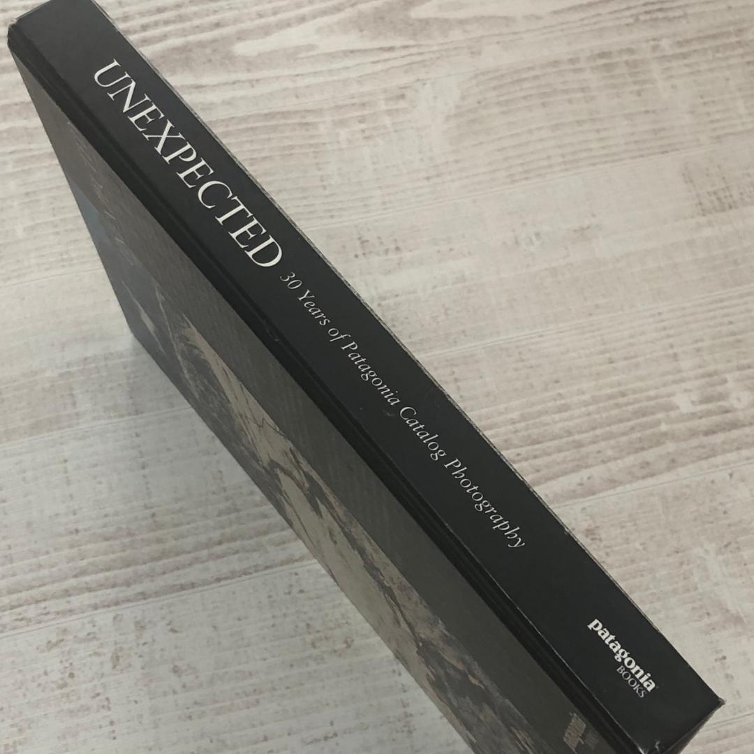 貴重な第一版‼️ パタゴニア 記念本 Unexpected 日本語版 - メルカリ