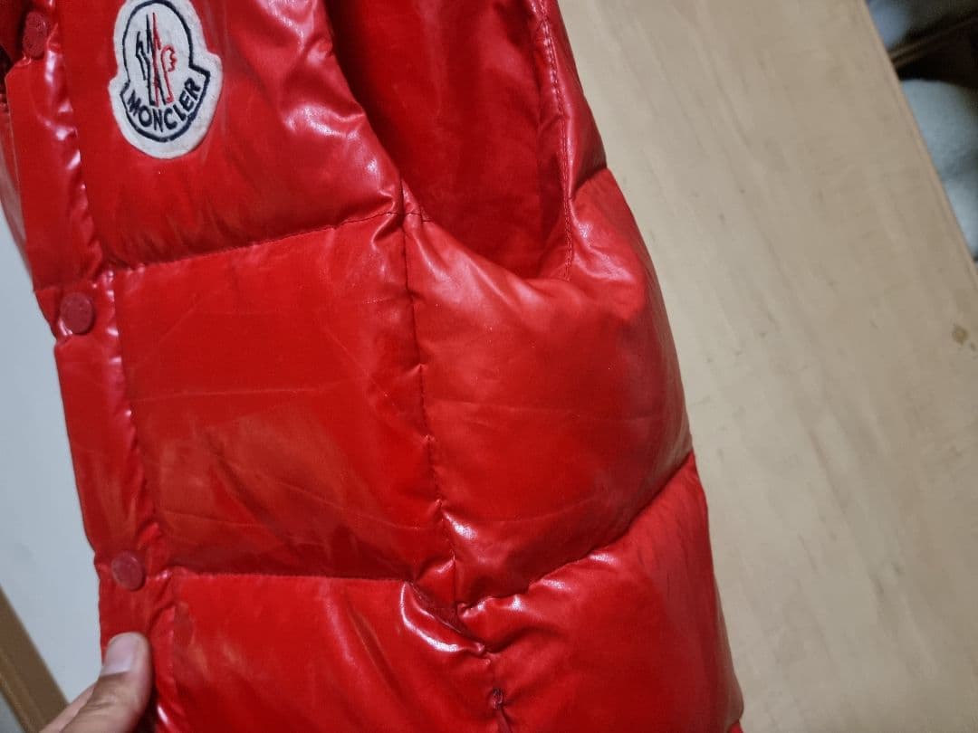モンクレール ダウンベスト 光沢仕上げ 赤 難あり - メルカリ