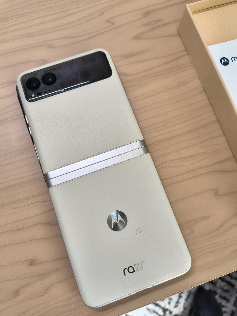 Motorola razr 40 256GB バニラクリーム SIMフリー】motorola razr 40 バニラクリーム Qualcomm Snapdragon 7