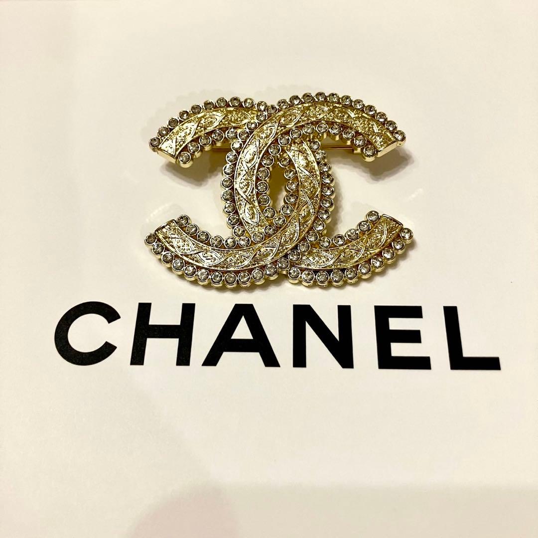CHANEL CCロゴ ゴールド クリスタルブローチ ノベルティ - メルカリ
