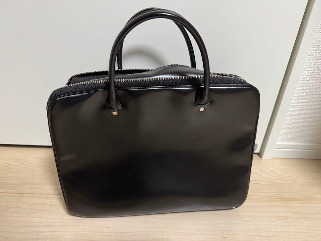 COMME des GARÇONS ブラックレザーハンドバッグ ショップ コム デ ギャルソンの新作バッグ、ワンハンドルのボックス型