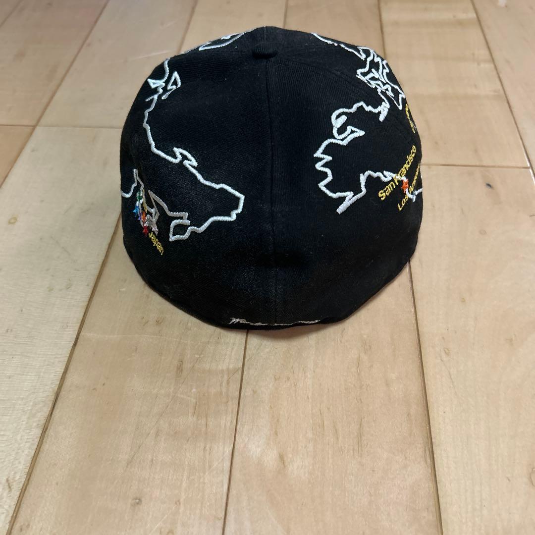 NEWERA Supreme 世界地図刺繍 キャップ 黒 - メルカリ