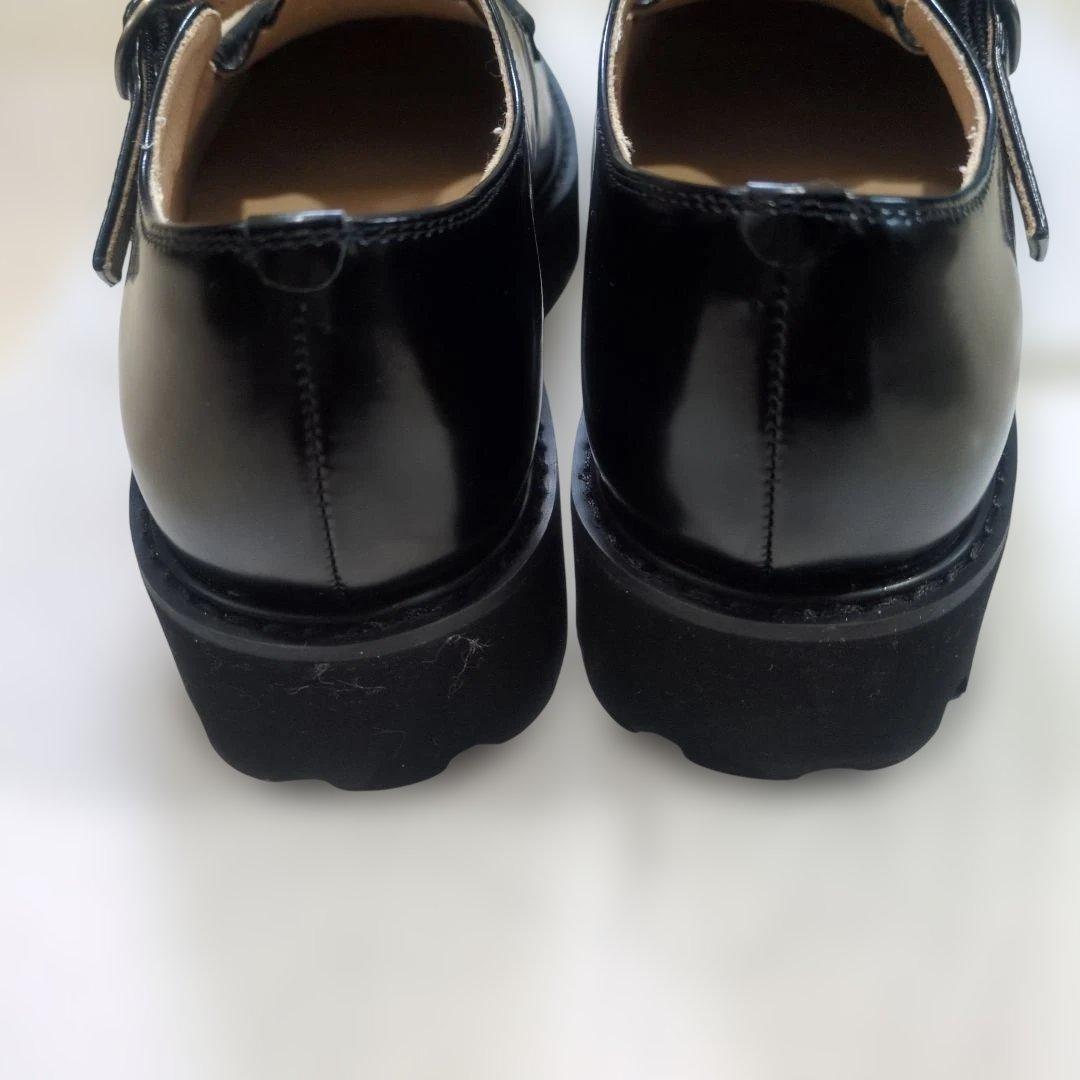 つま先踊る、大人の相棒」こだわりソールのTストラップシューズ / 牛革