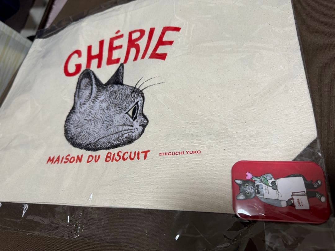CHÉRIE×ヒグチユウコ/限定LEOトート2種類缶バッチ付き - メルカリ