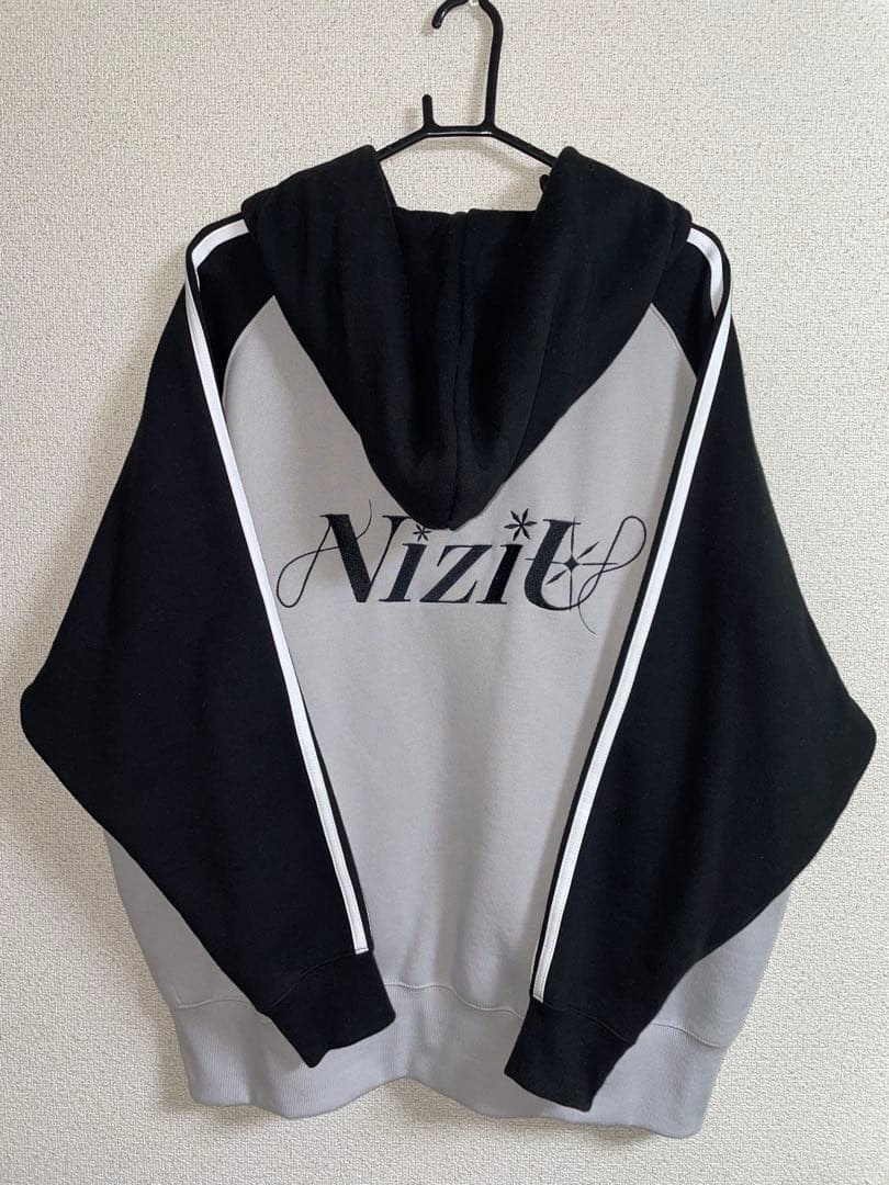 AWAKE完全生産限定盤・NiziU NiziU AWAKE フーディー XLサイズ | Sony