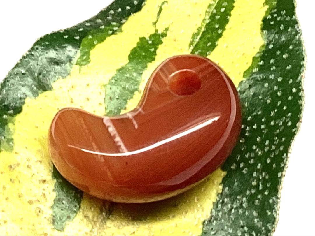 ✳赤は希少で5〜7万円です‼️山形県＊霊宝月山赤めのう勾玉 真っ赤な