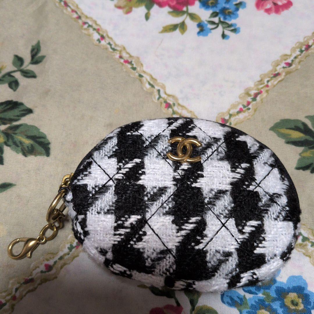 シャネルノベルティポーチ ブティック製品ではなく CHANEL化粧品ラインのノベルティポーチですが