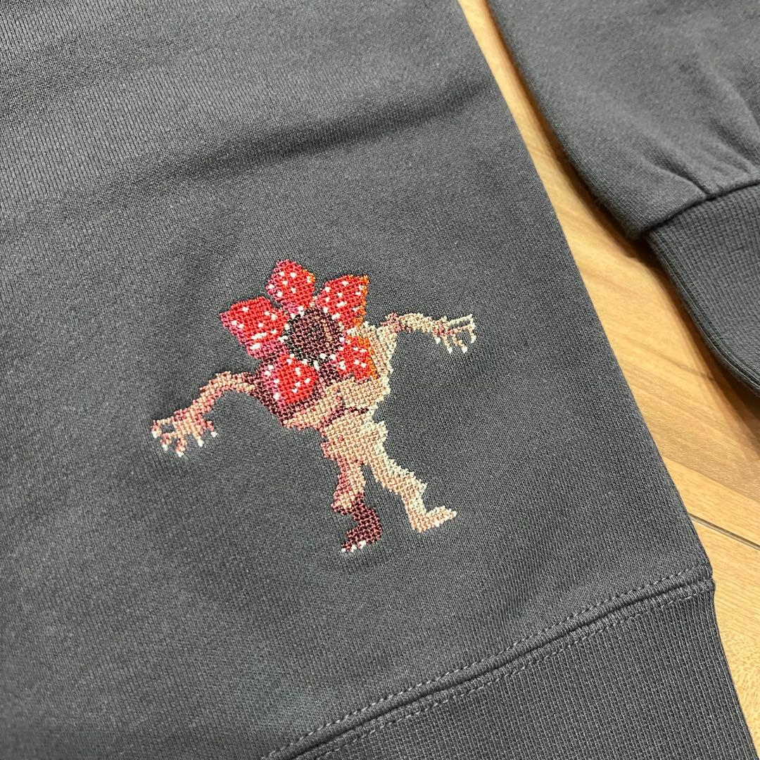 STRANGER THINGS】ニコアンド スウェット チャコール Mサイズ - メルカリ