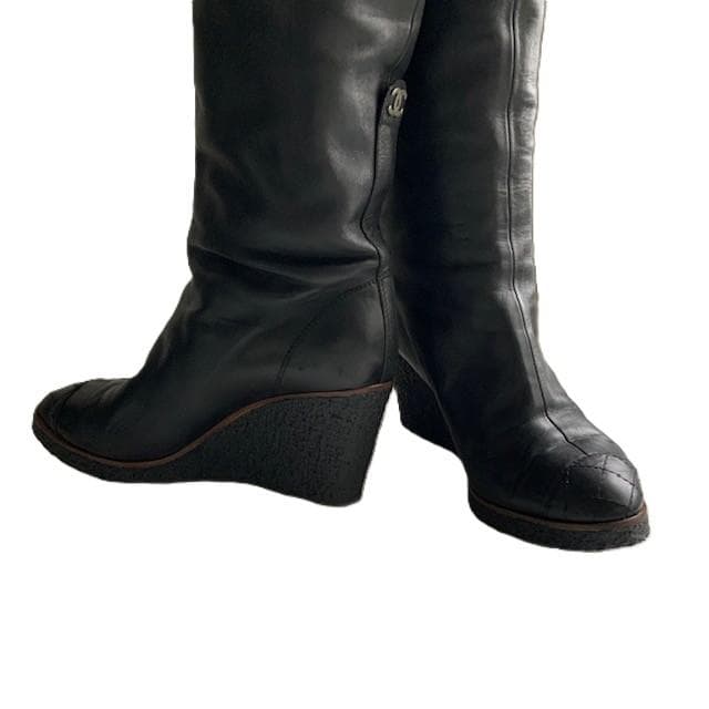 CHANEL 39(24.5cm) 黒レザー ロングブーツ CC ウェッジソール