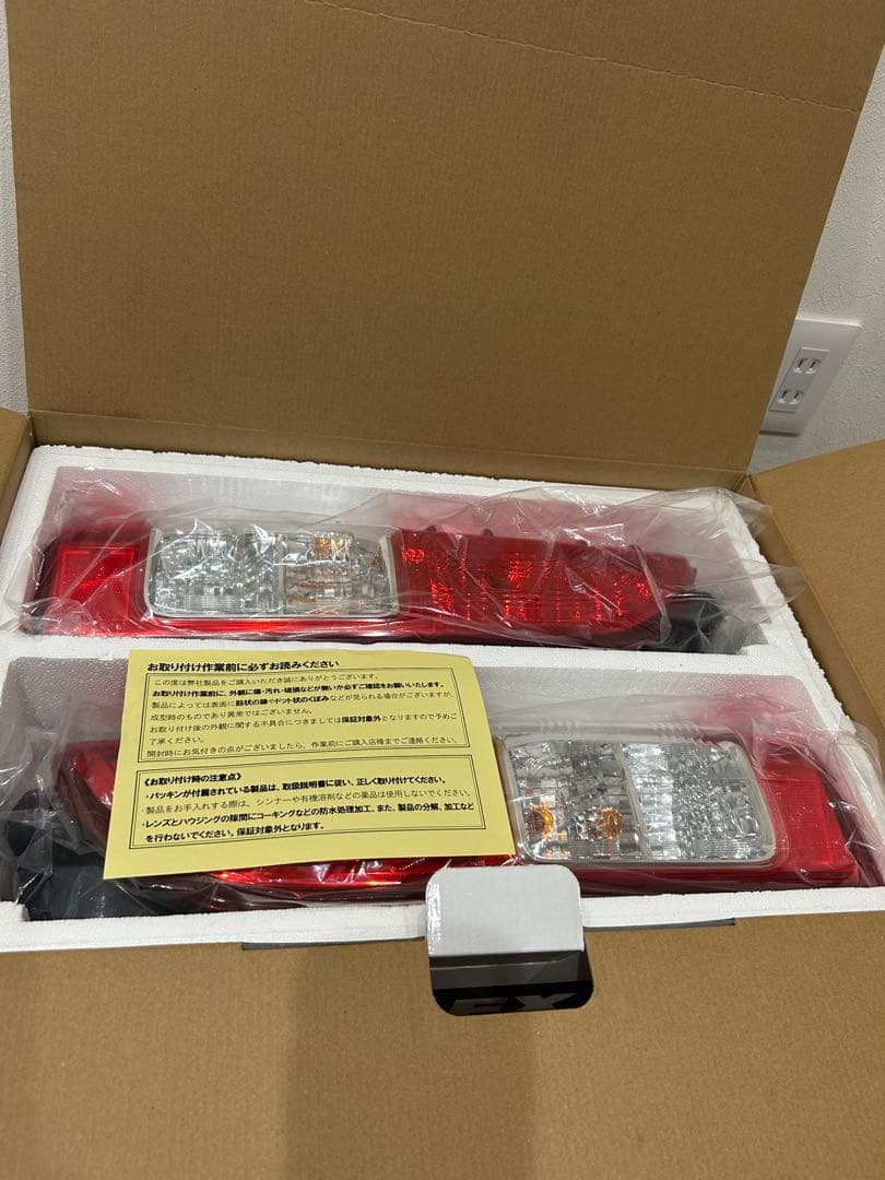 ハイエース　テールランプ　純正　8型　ダークプライム2 テールライト ハイエース テールランプ テールライト 純正 タイプ 左右セット テール