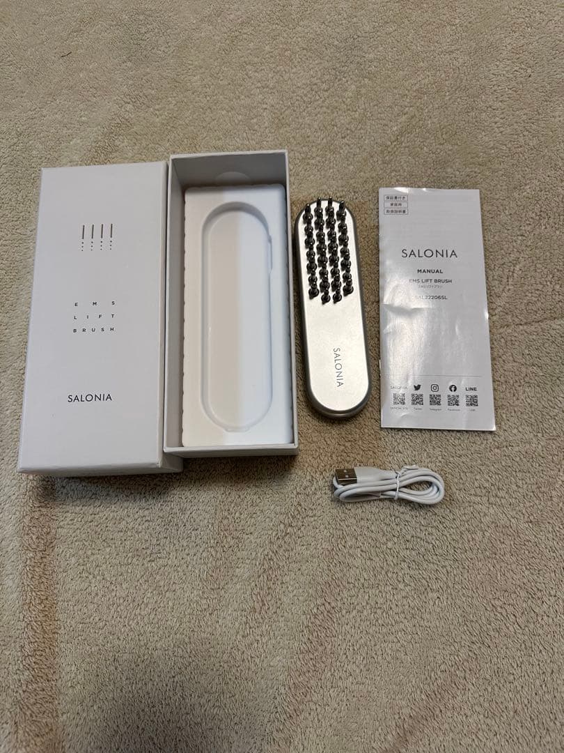 SALONIA 美顔器 USBケーブル付 SALONIA、筋トレ発想の美顔器「EMS リフトブラシ 3D ケア」11 月 1 日