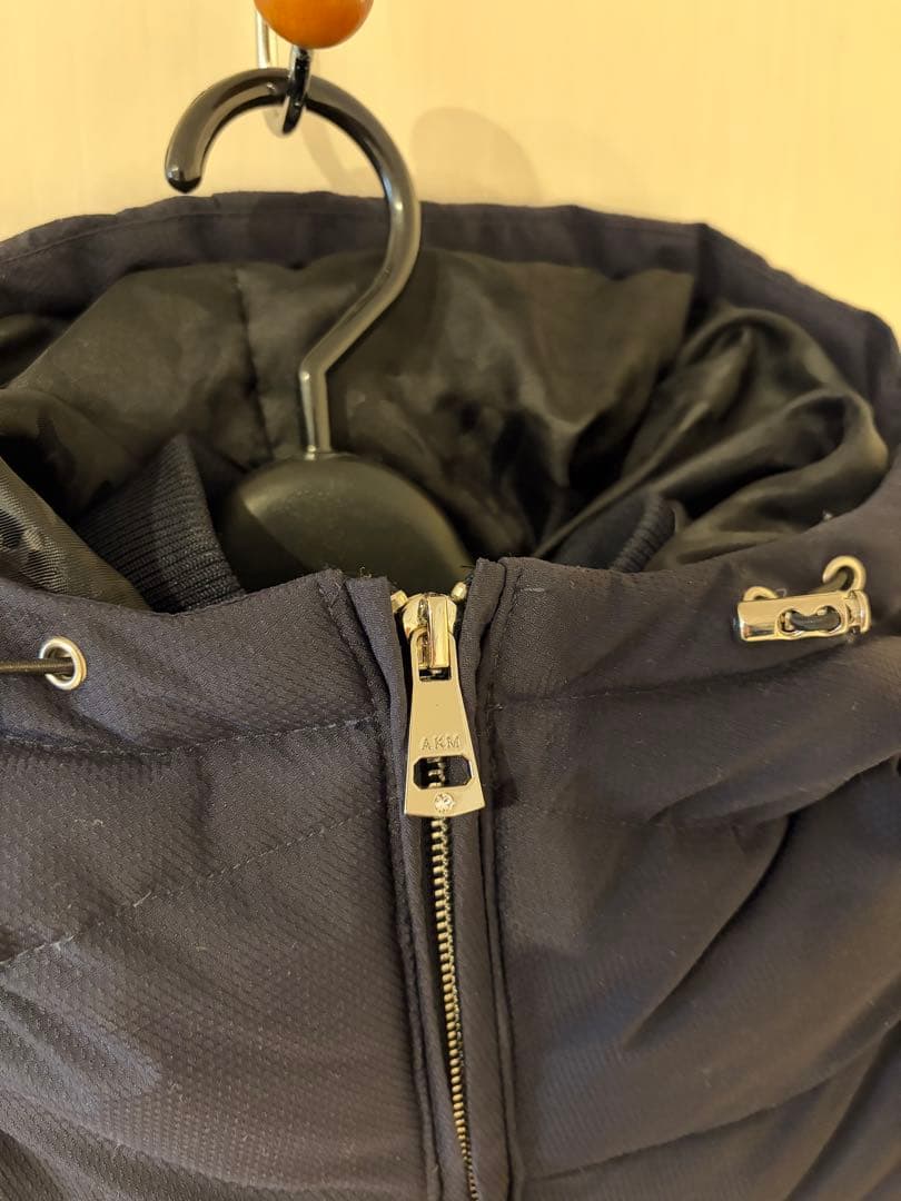 AKM ダウンジャケットNAVY 紺色 細身 マット色 迷彩ライナー 防寒性