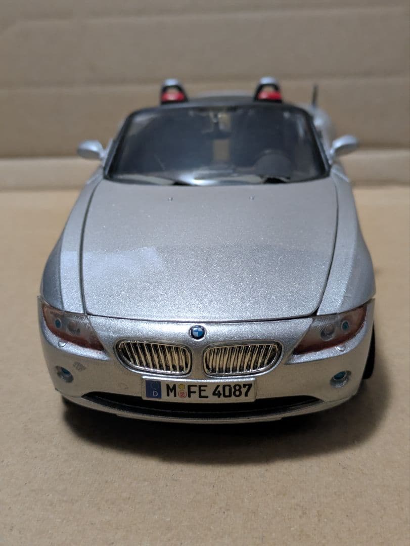BMW Z4 シルバー ミニカー 1/24