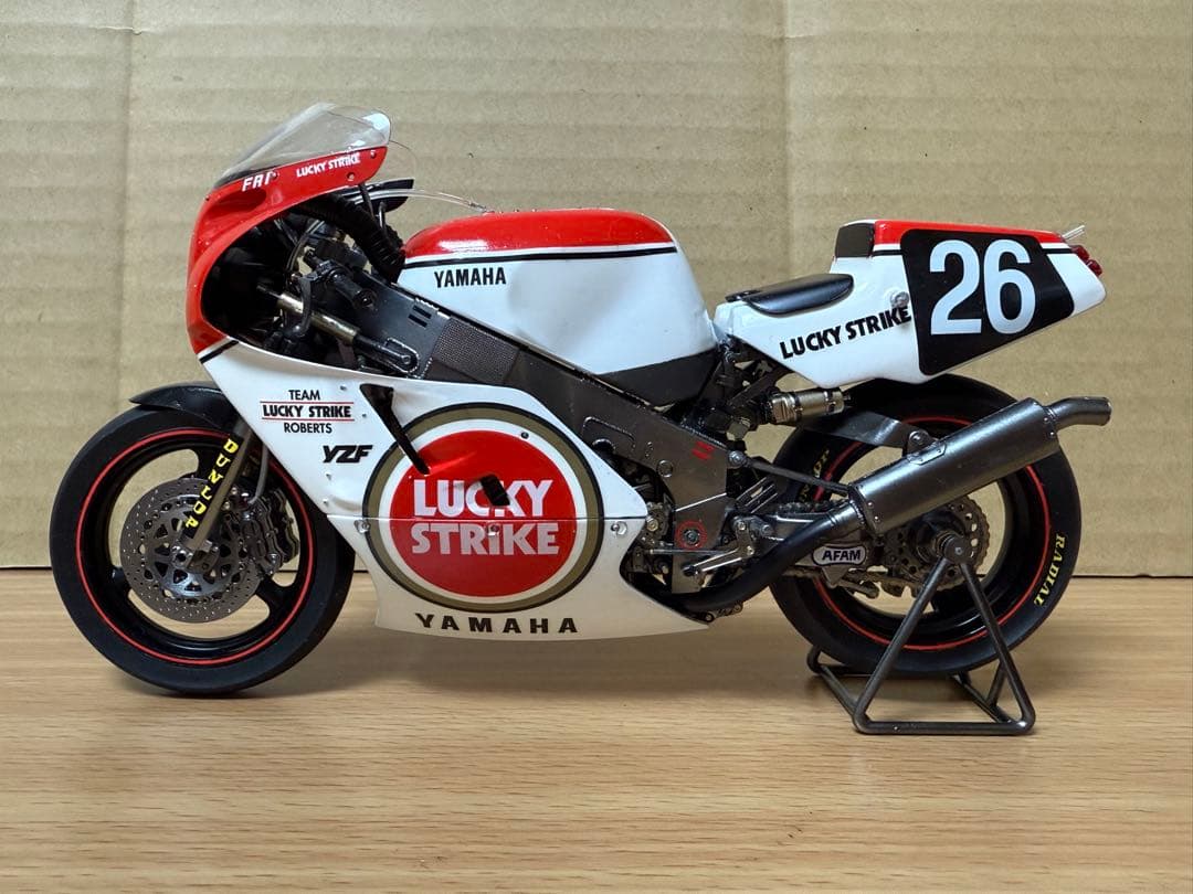 完成品 ヤマハ YZF750 ラッキーストライク YAMAHA 1/12 送料込 1/12 BIKE6 ヤマハ YZF750'87チーム・ラッキーストライク・ロバーツ
