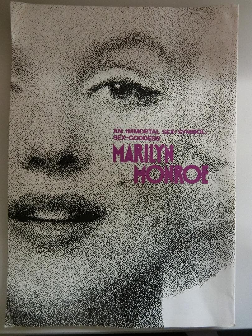 マリリン モンロー写真集 世文社発行 - メルカリ