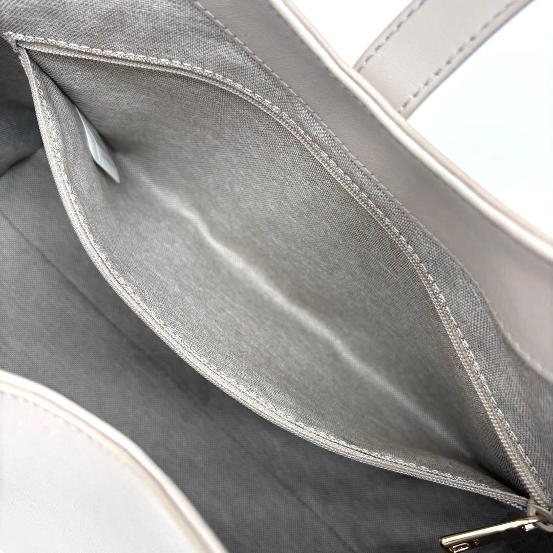 ✨未使用級✨現行✨フルラ ゴッチャ M ホーボーバッグ グレージュ