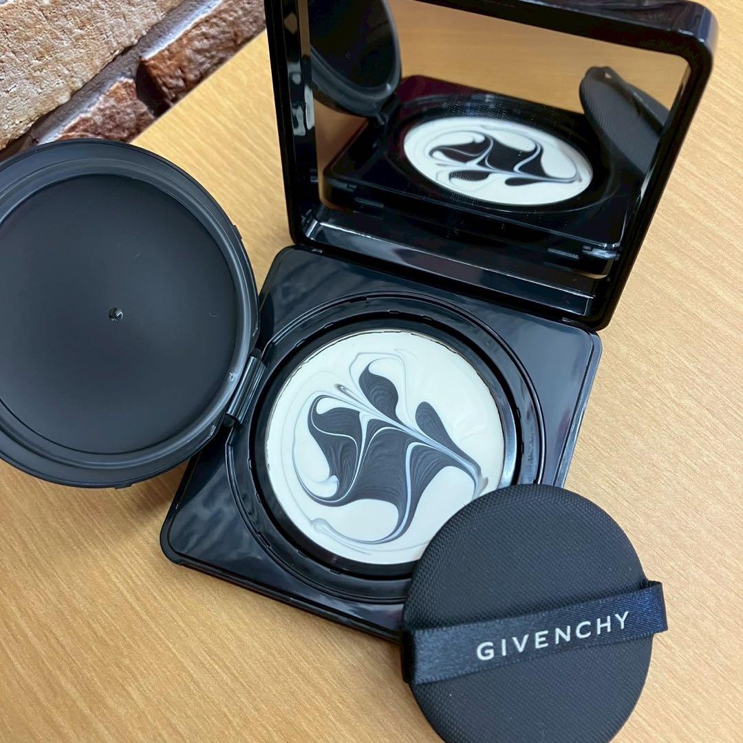 ☆ジバンシィ　ソワンノワール　UVコンパクト　12g ソワン ノワール Uv コンパクト - 日焼け止め | Givenchy Beauty