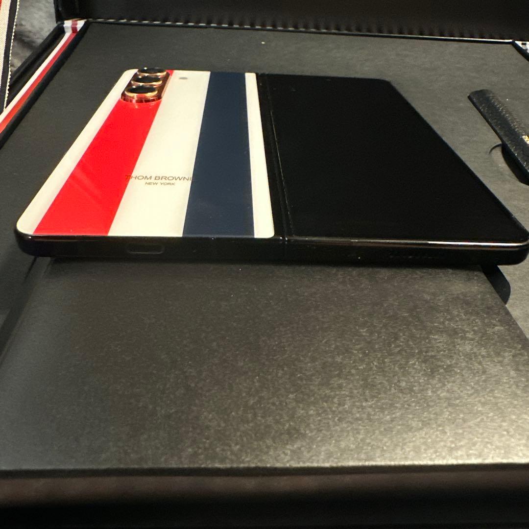 Thom Browneトムブラウン Galaxy Z Fold5 watch6 - メルカリ