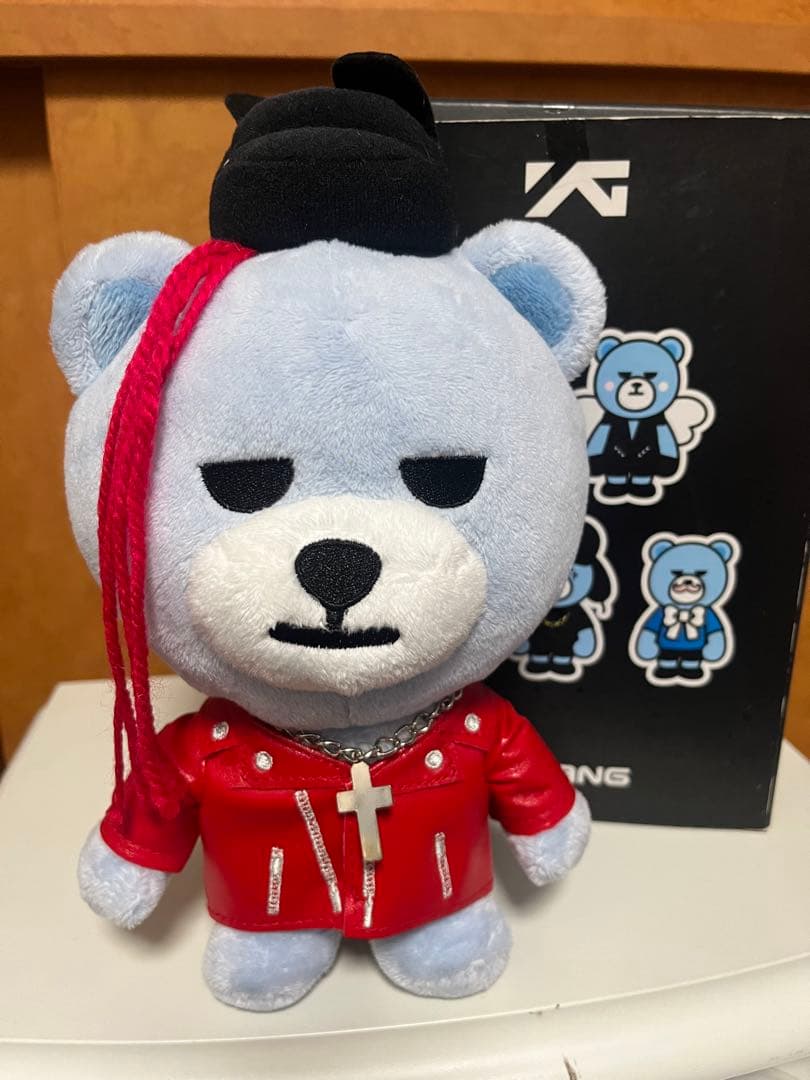 BIGBANG G-DRAGON ぬいぐるみ 青いクマ 赤いジャケット - メルカリ