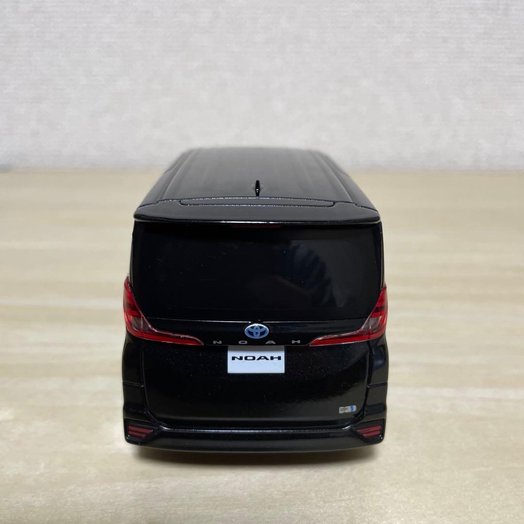 トヨタ ノア グリッターブラックガラスフレークカラーサンプル 色見本