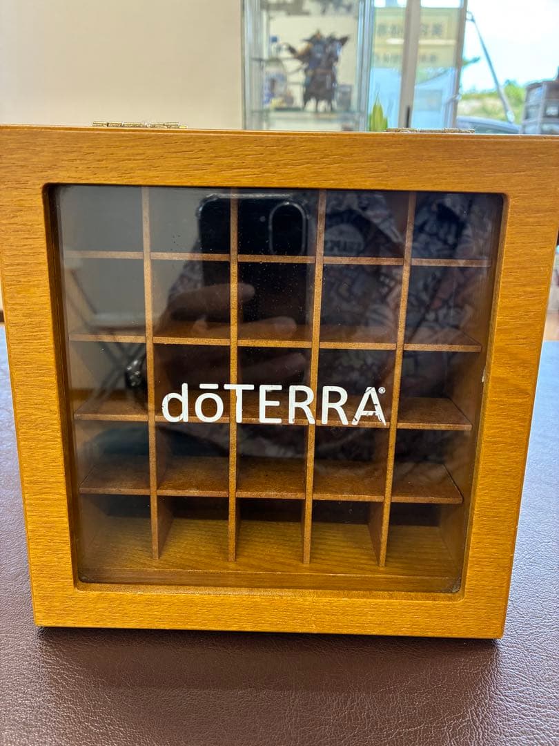 doTERRA エッセンシャルオイル収納ボックス 医学事典 - メルカリ