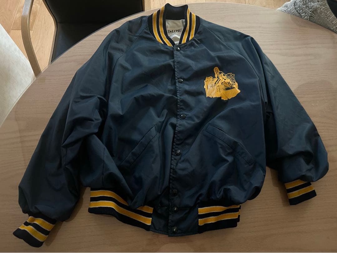 DeLONGスタジャン - メルカリ