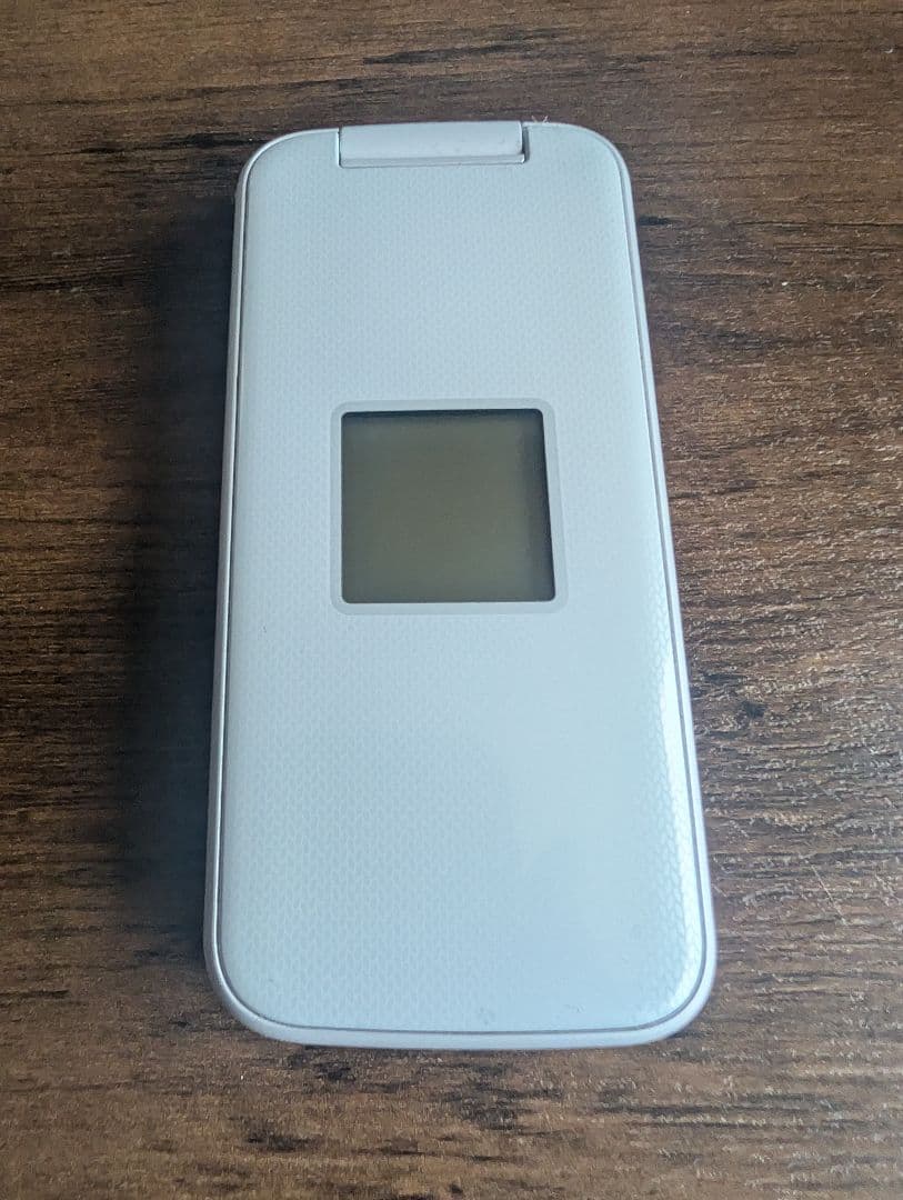 らくらくホン F-01M ホワイト Amazon | docomo らくらくホン F-01M ホワイト | エヌテイテイドコモ