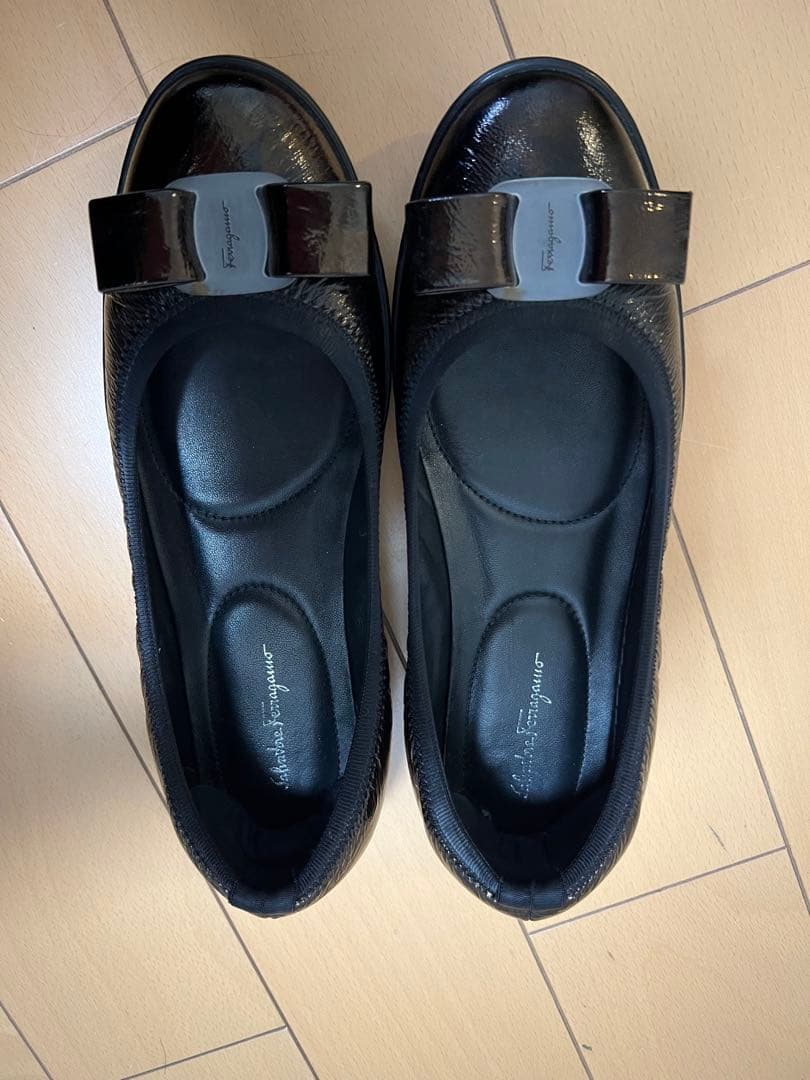 フェラガモ 23cm 黒 フラットシューズ パンプス 入学式 ドリー - メルカリ