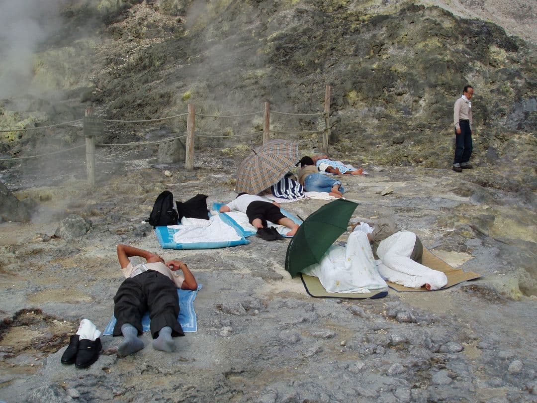 ☆秋田発『北投石』66グラム 100%本物!! 秋田玉川温泉産✨ - メルカリ