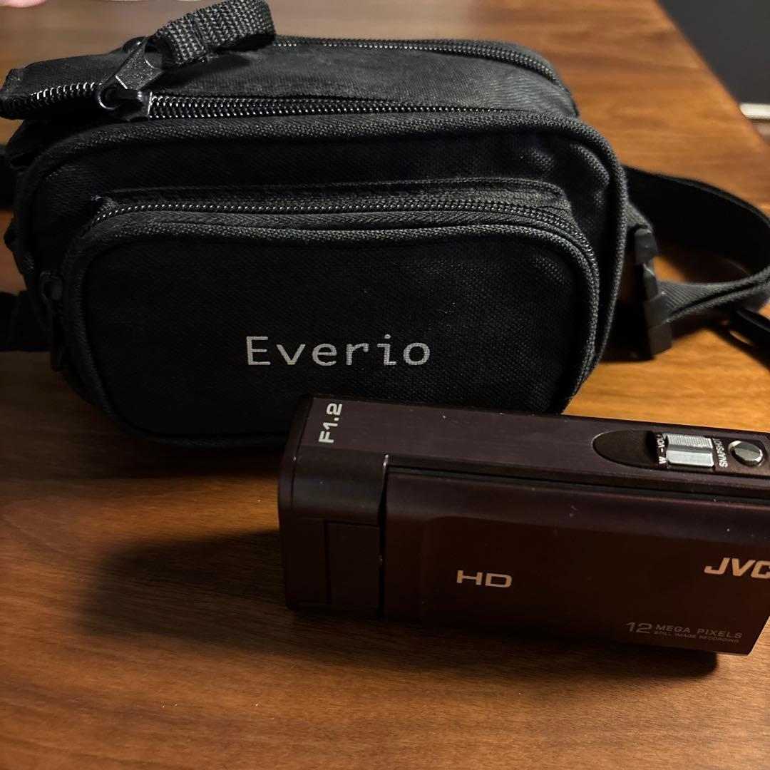 JVC GZ-V675 ビデオカメラ 本体 ケース 三脚 説明書つき - メルカリ