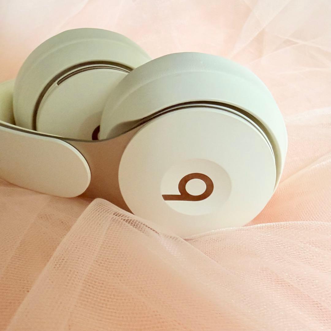 Beats SOLO PRO ワイヤレスヘッドホン ホワイト - メルカリ