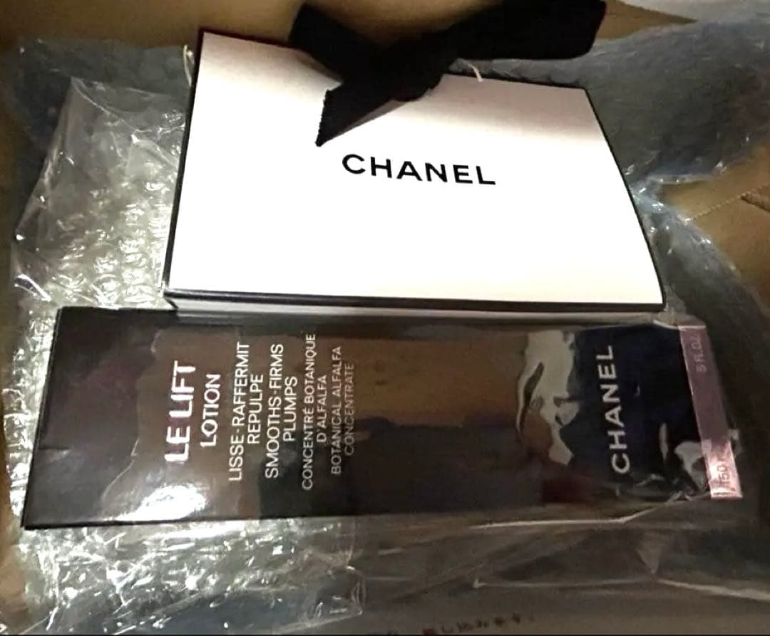 新品未使用　CHANEL LE LIFT LOTION 150ml Amazon.com: CHANEL Le Lift Lotion 150 ml : Beauty & Personal Care
