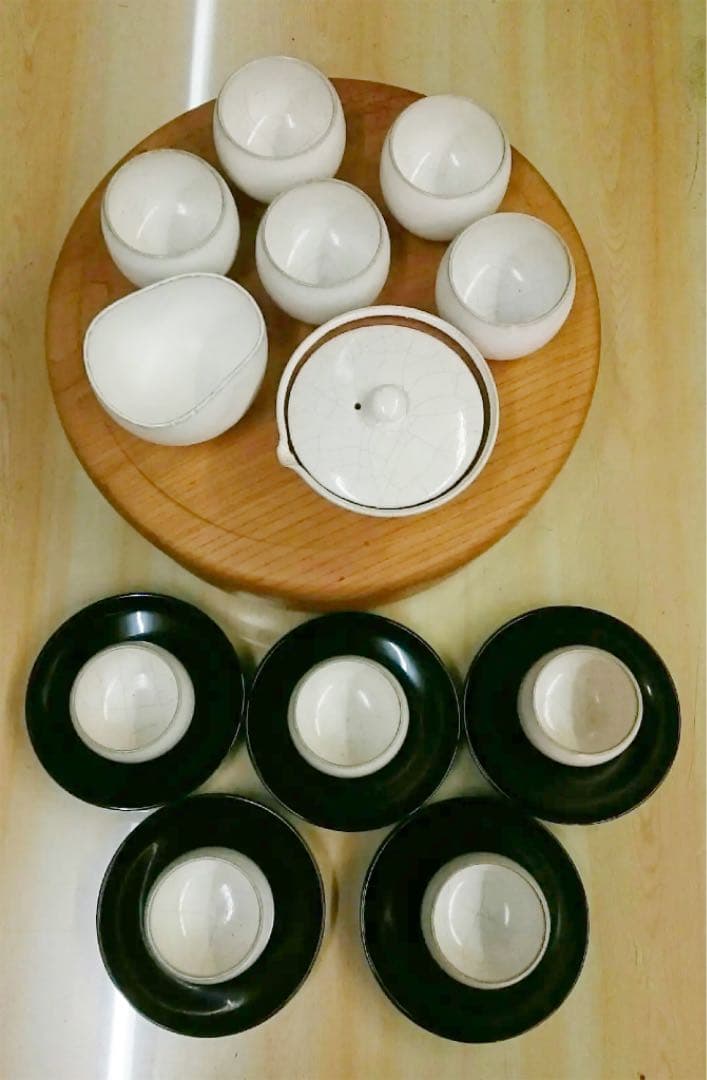 16     清水卯一　白釉汲出碗　10客　急須　湯冷まし　茶びつ　茶托5客 清水卯一の蓬莱白砂釉茶碗など茶道具を買取り致しました。｜栄楽堂