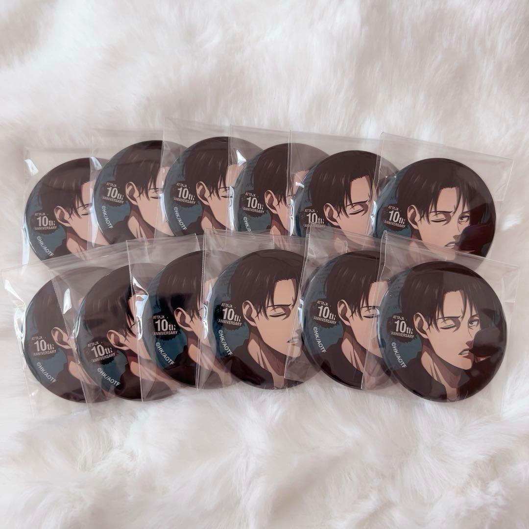 ♡ 進撃の巨人 リヴァイ 缶バッジ カラオケの鉄人 カラ鉄 ♡ - メルカリ