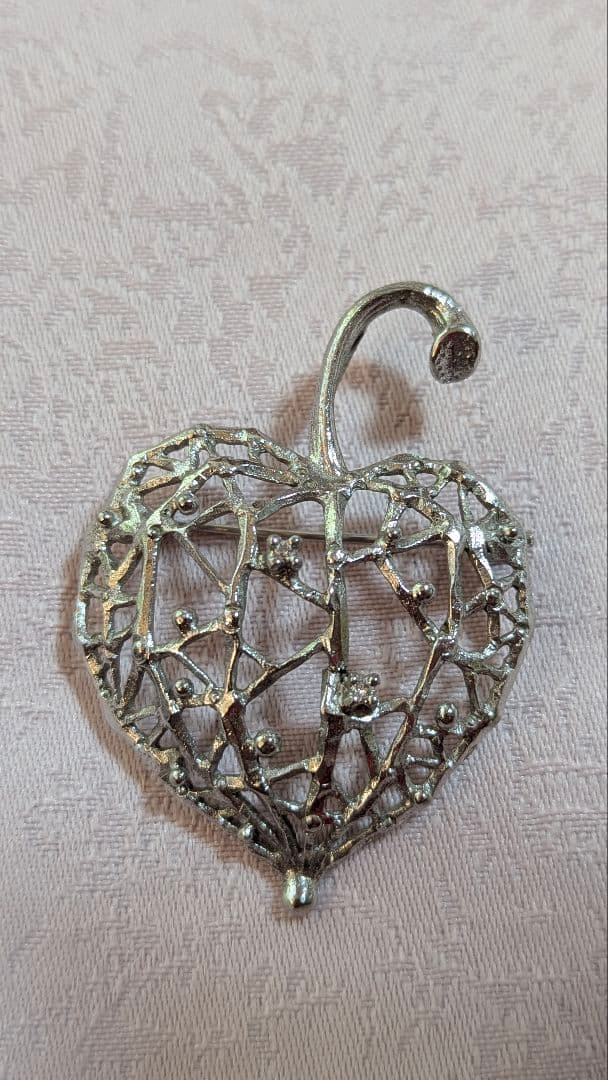 田崎真珠旧刻印ほおずき型透かしメレダイヤ入りデザインブローチ