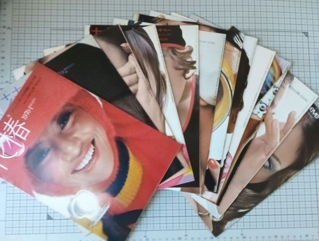 花椿　資生堂　1970年1月～12月号 花椿 1970年4月 No.238(表紙デザイン : 村瀬秀明 ; 写真 : 梶原謹輔