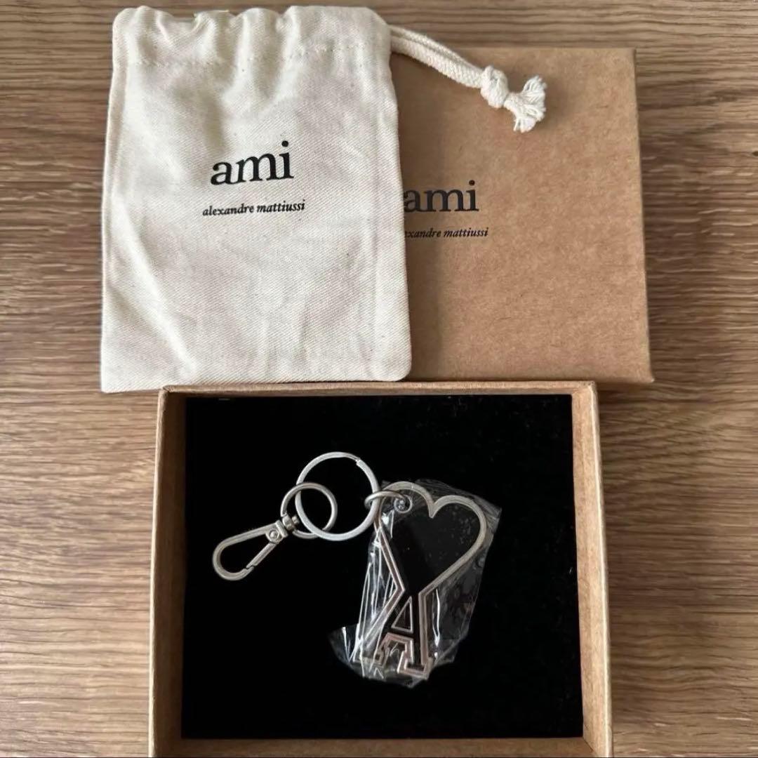新品 AMI キーリング ブラック アミパリス キーリング AMI PARIS キーホルダー ストラップ付き