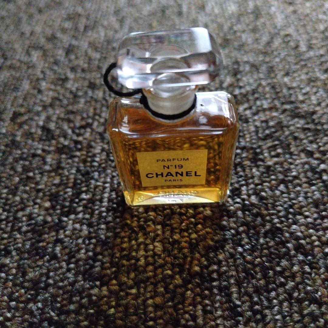 シャネル19番 香水 ミニボトル - メルカリ