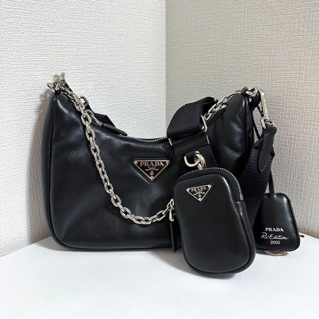 プラダ Re-Edition 2005 パデッド ナッパ レザーショルダーバッグ
