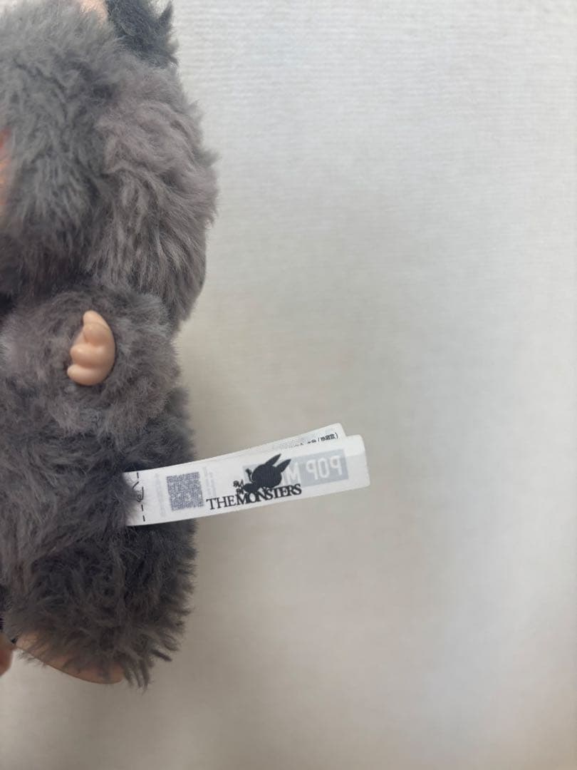 LABUBU ラブブ シークレット ブラック 虹色アイ＆歯 1/72 レア - メルカリ