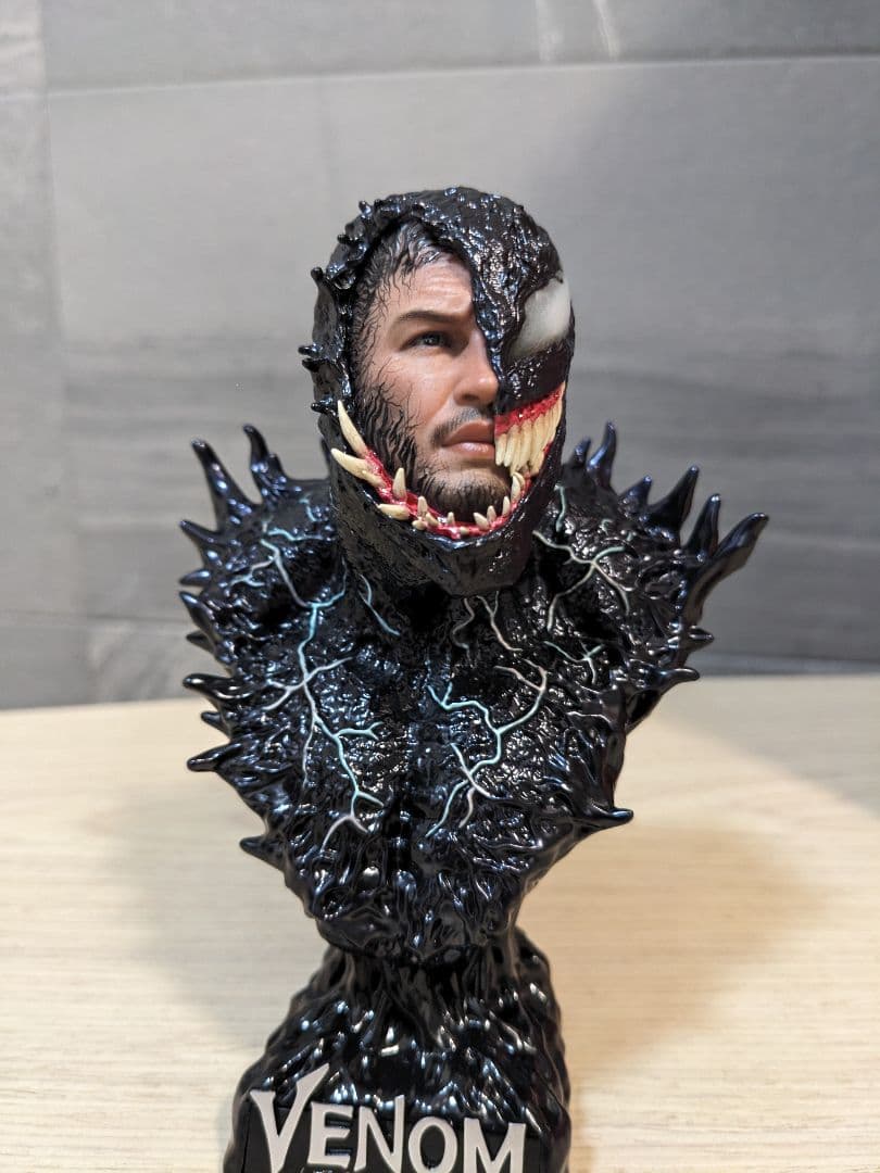ホットトイズ 1/6スケール ヴェノム エディ バスト - メルカリ
