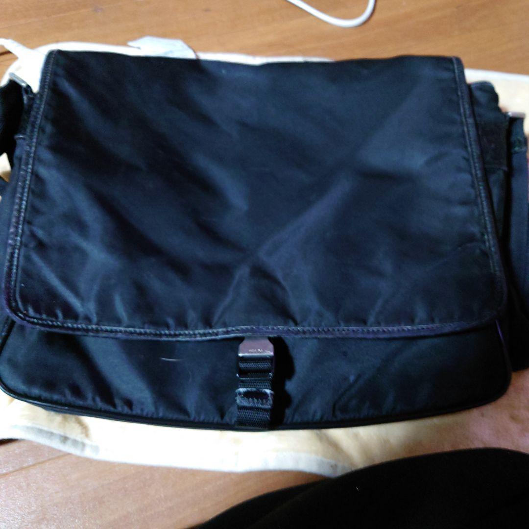 M*I様 PRADA ブラック メッセンジャーバッグ　学生さんや会社員に最適 Prada ロゴプレート メッセンジャーバッグ | ブラック | FARFETCH JP