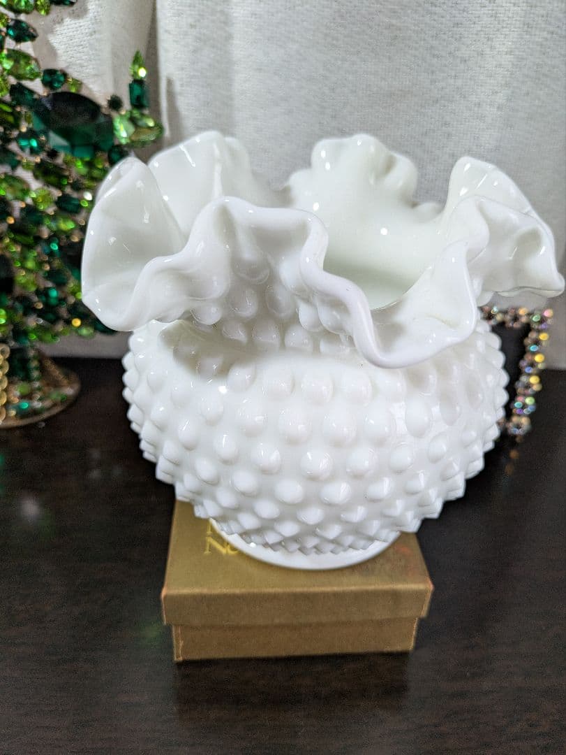 フェントン ホブネイル ホワイトガラス製フリルエッジ花瓶 お値下げ中